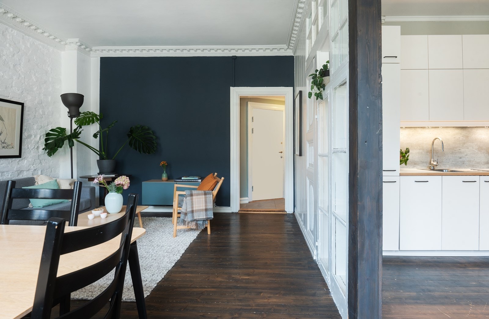 - Originale heltre gulv. Pipeløp i venstre hjørne - Galleribilde