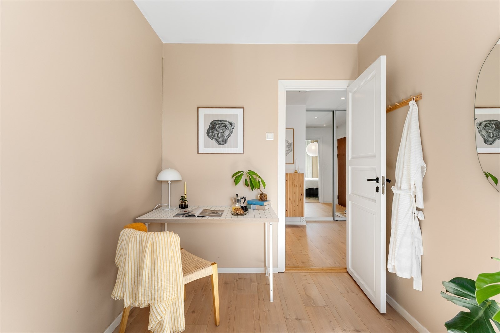 God plass til skrivebord Galleribilde