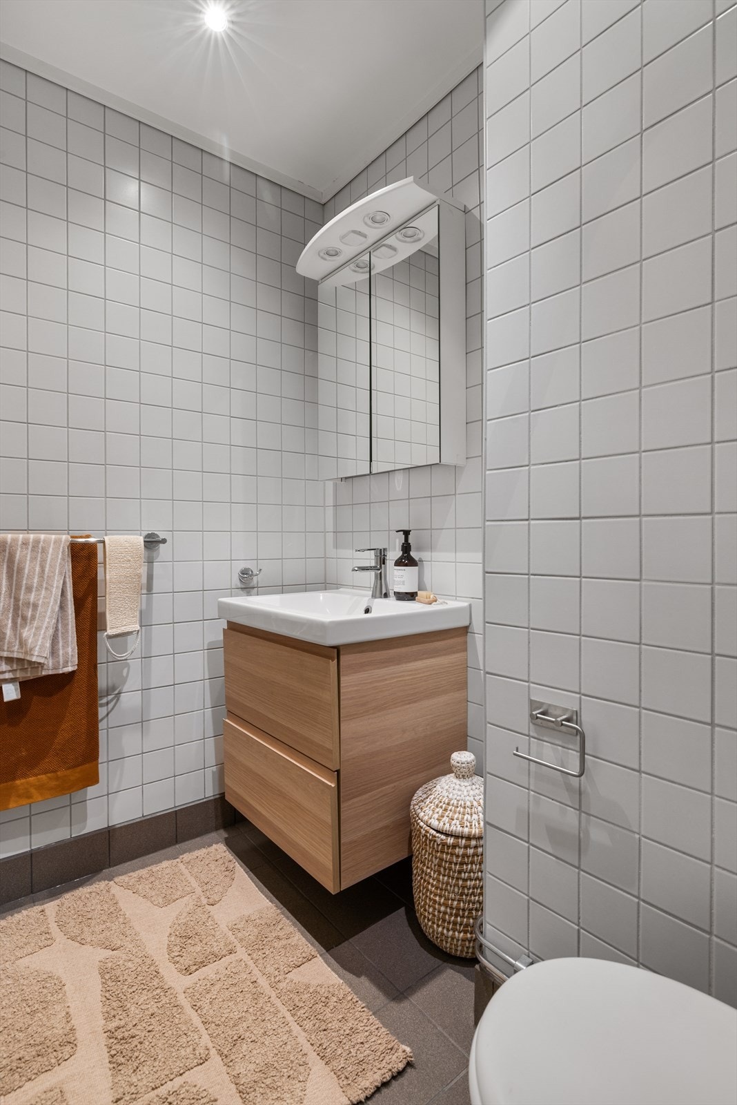 - Soilrør ble rehabilitert i regi av borettslaget og det ble lagt nytt gulv og varmekabler i 2022 - Galleribilde