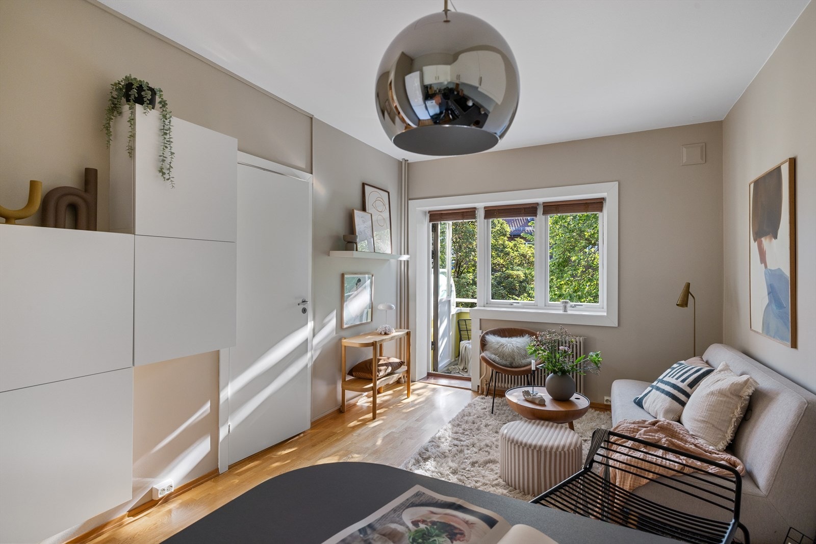 - De store vindusflatene bidrar til flotte innvendige lysforhold - Galleribilde