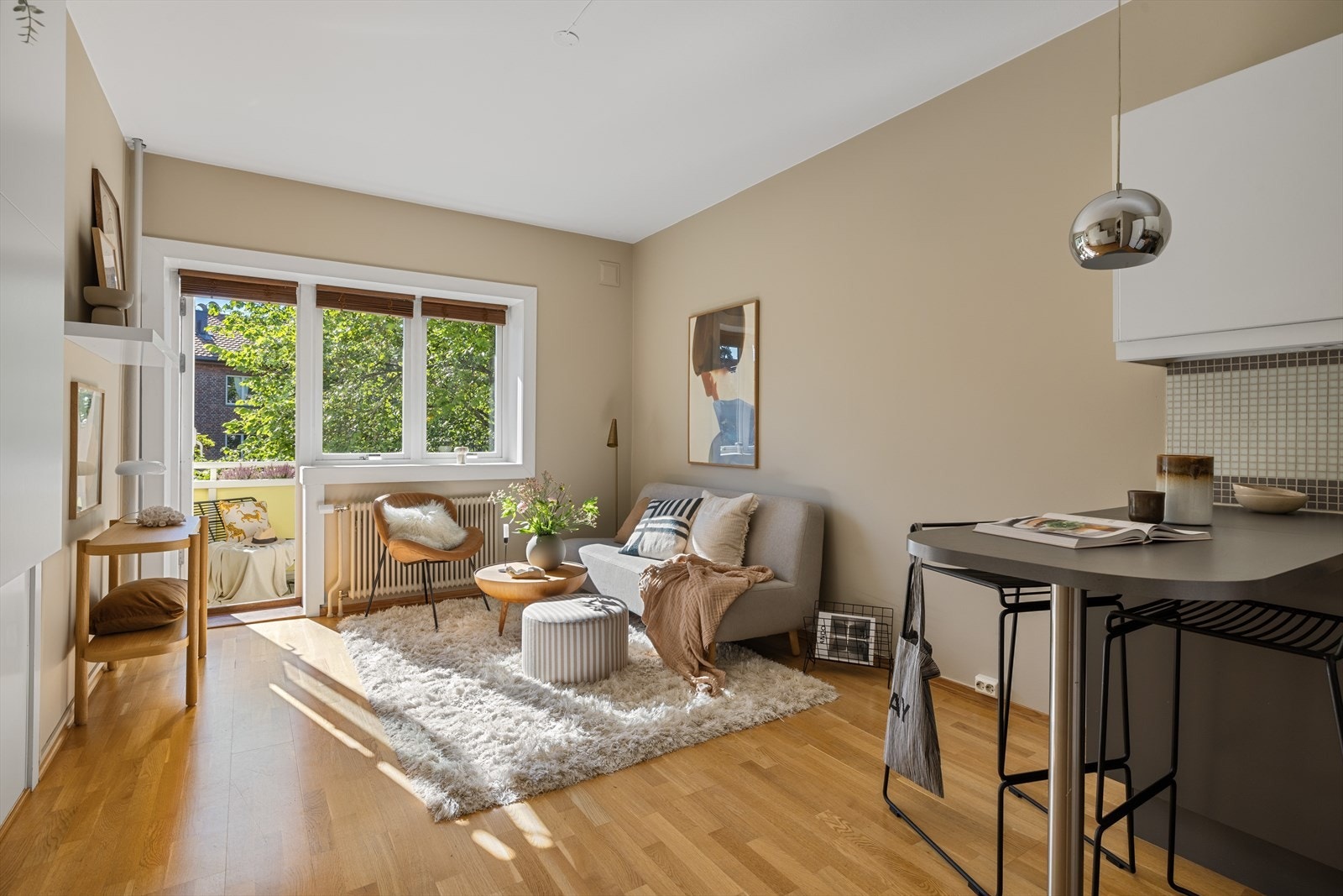 - Boligen har en ettertraktet og flott beliggenhet i en lite trafikkert gate med Iladalen park som nærmeste nabo - Galleribilde