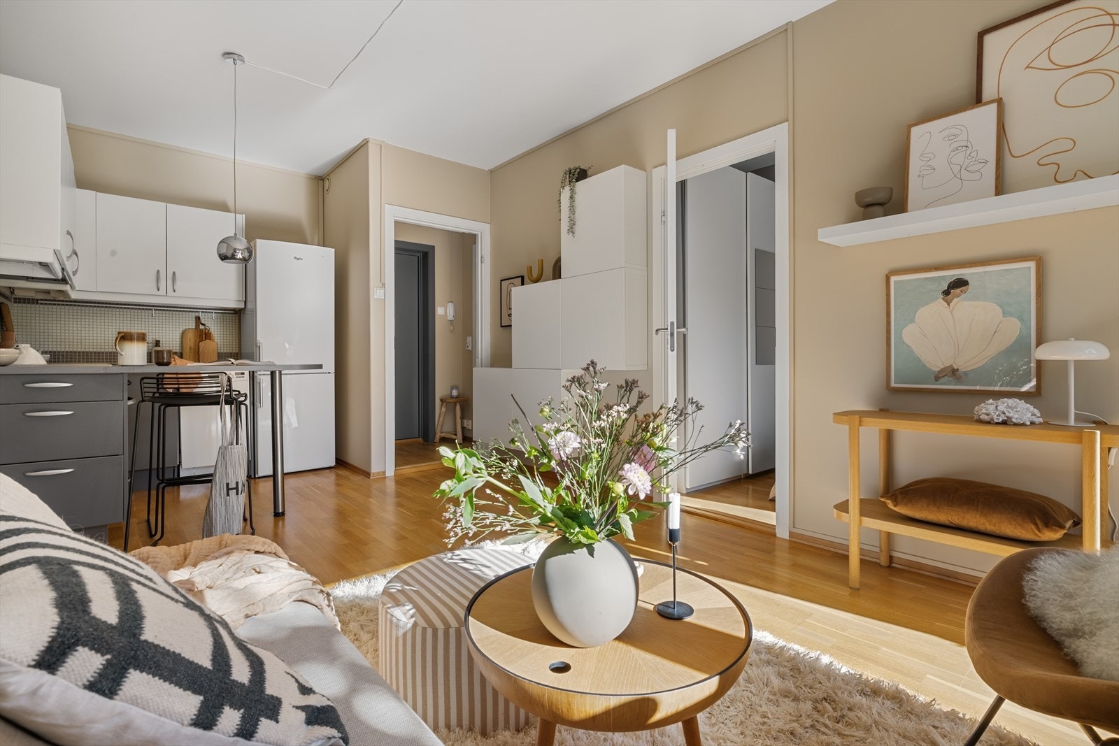 - Boligen har en godt utnyttet planløsning med fin soneinndeling - Galleribilde