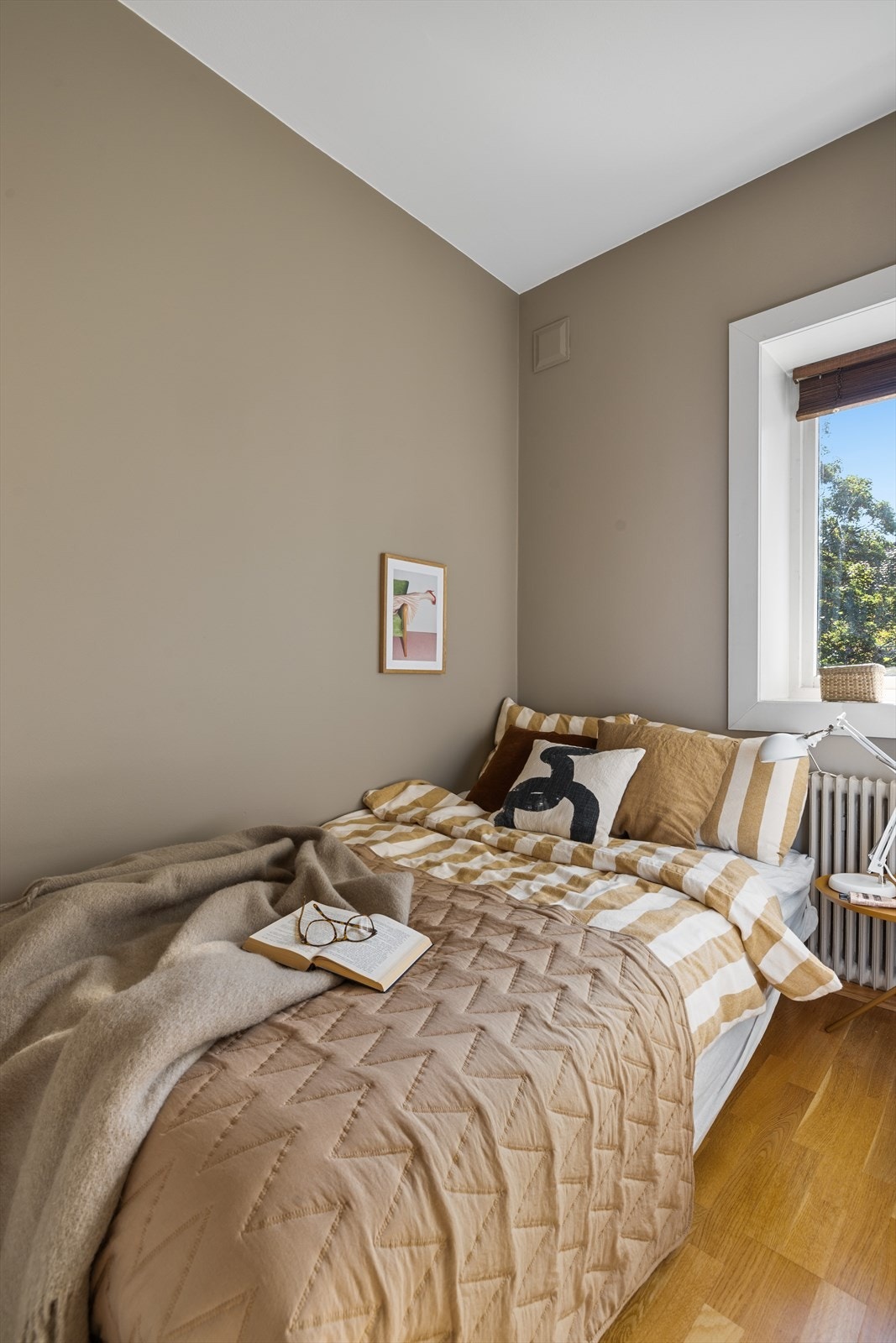 - Hele boligen vender ut mot rolige omgivelser - Galleribilde