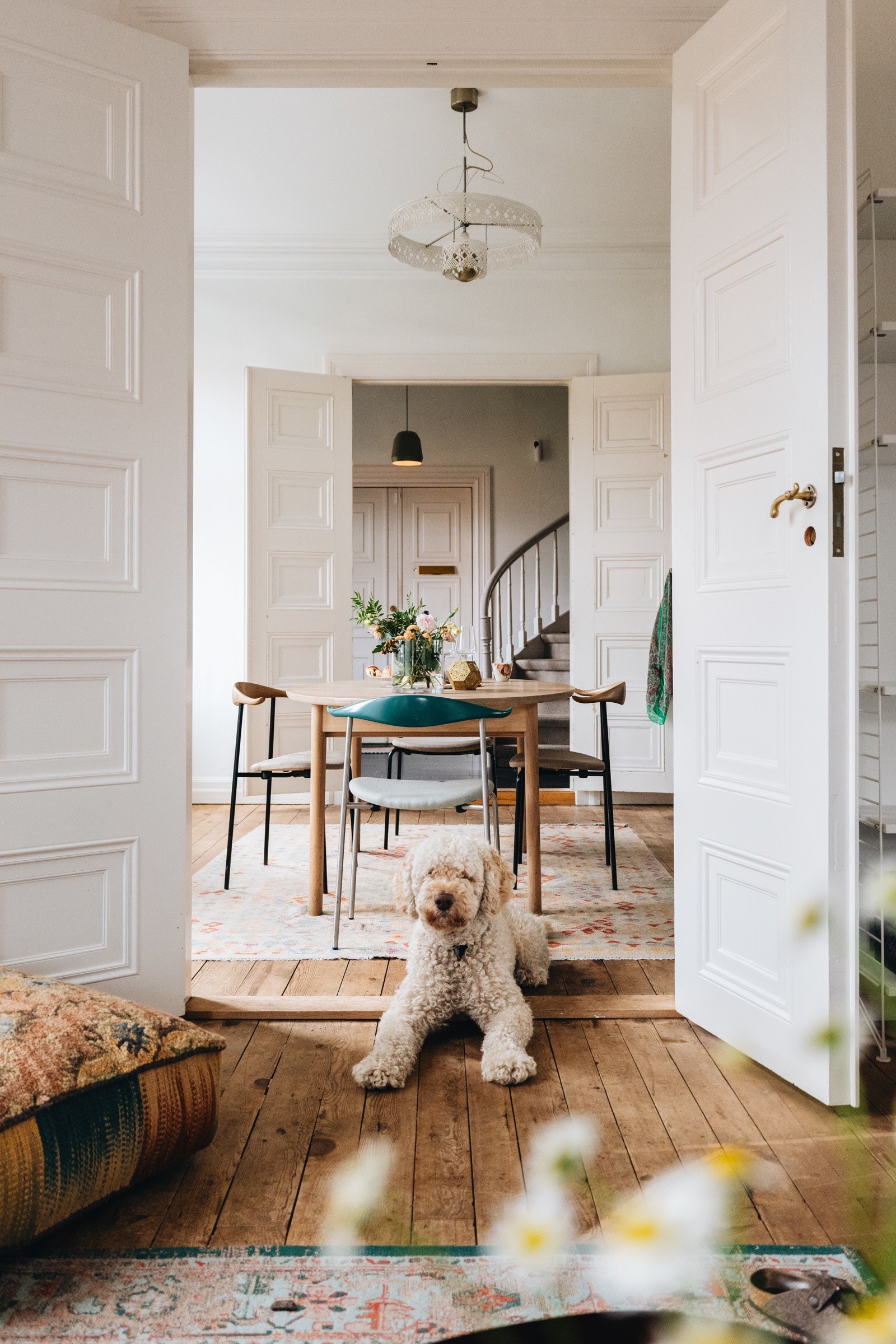 Leiligheten har et svært kjøkken med plass til et stort spisebord. Galleribilde