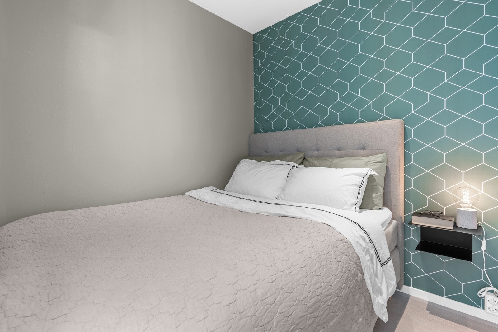 I alkoven er det plass til å innrede med dobbeltseng i tillegg til garderobe. Galleribilde