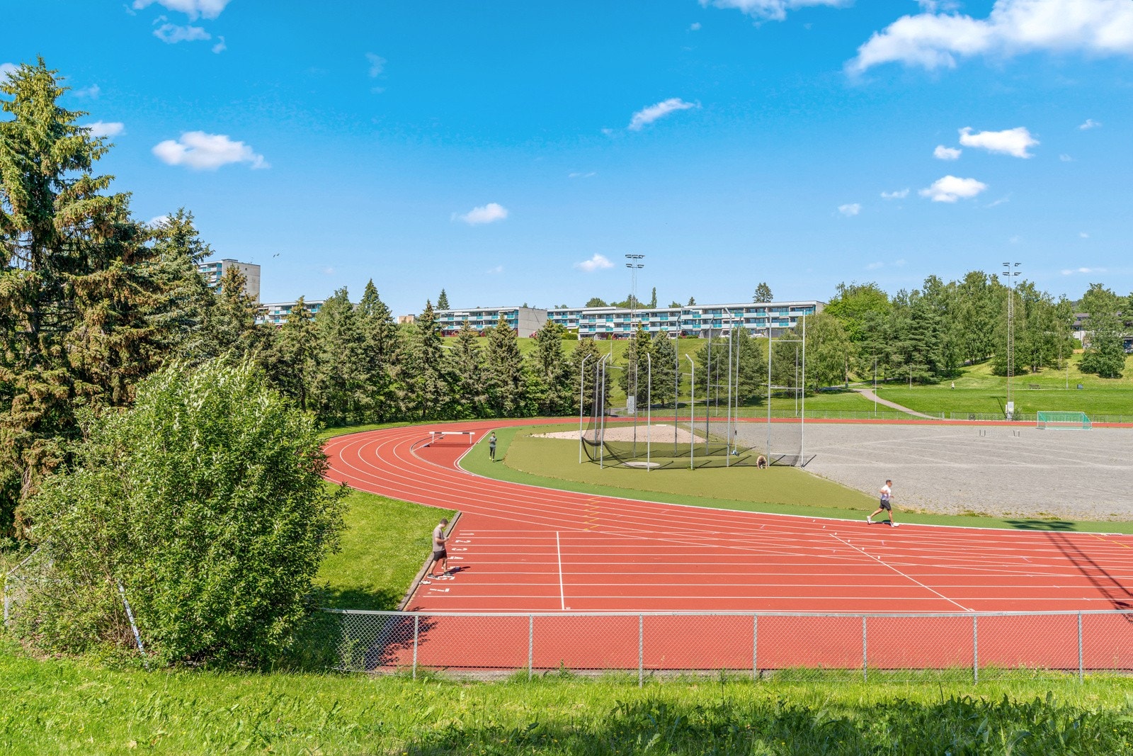 Stovnerbanen er kun er kort spasertur fra leiligheten. Galleribilde