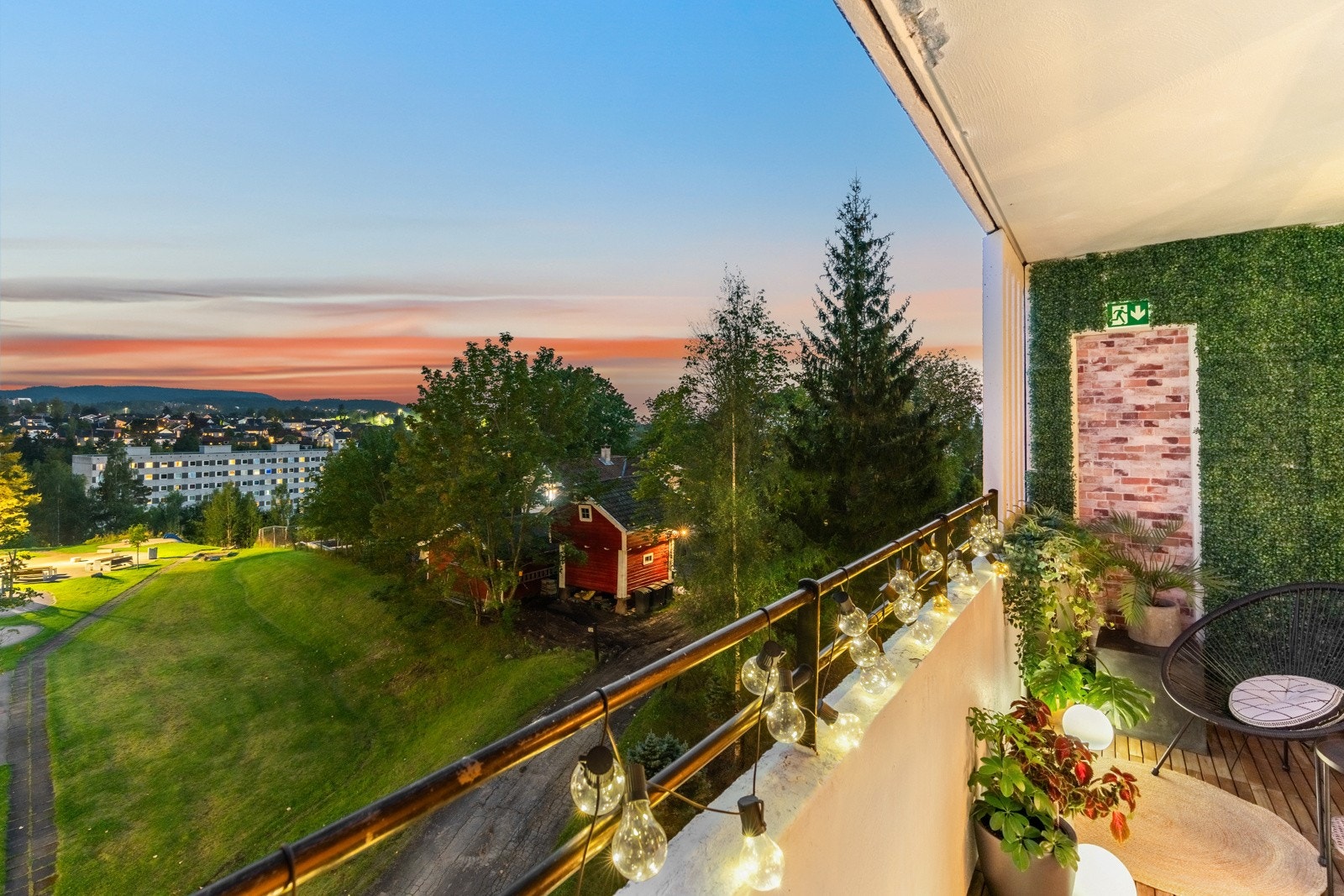 Leiligheten har en god intern beliggenhet og vender ut mot grøntområde. Galleribilde