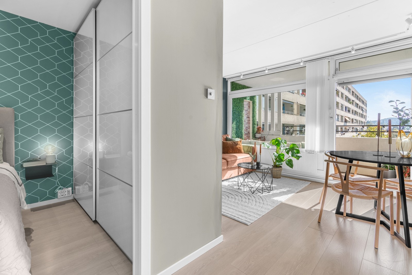 Den store skyvedørsgarderoben vil følge med. Galleribilde