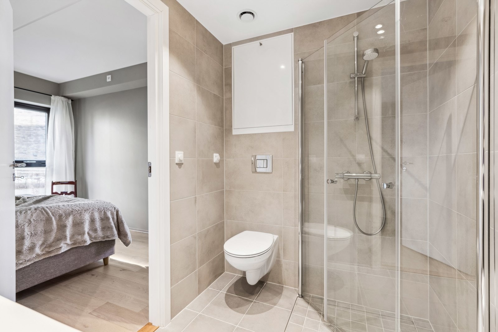 Hovedsoverommet har direkte adkomst til personlig baderom Galleribilde