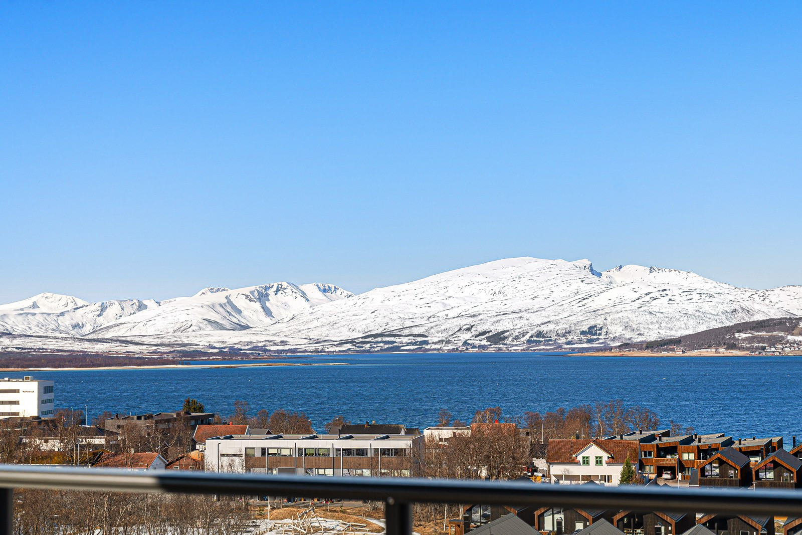 Nydelig utsikt mot Kvaløya og Malangen.