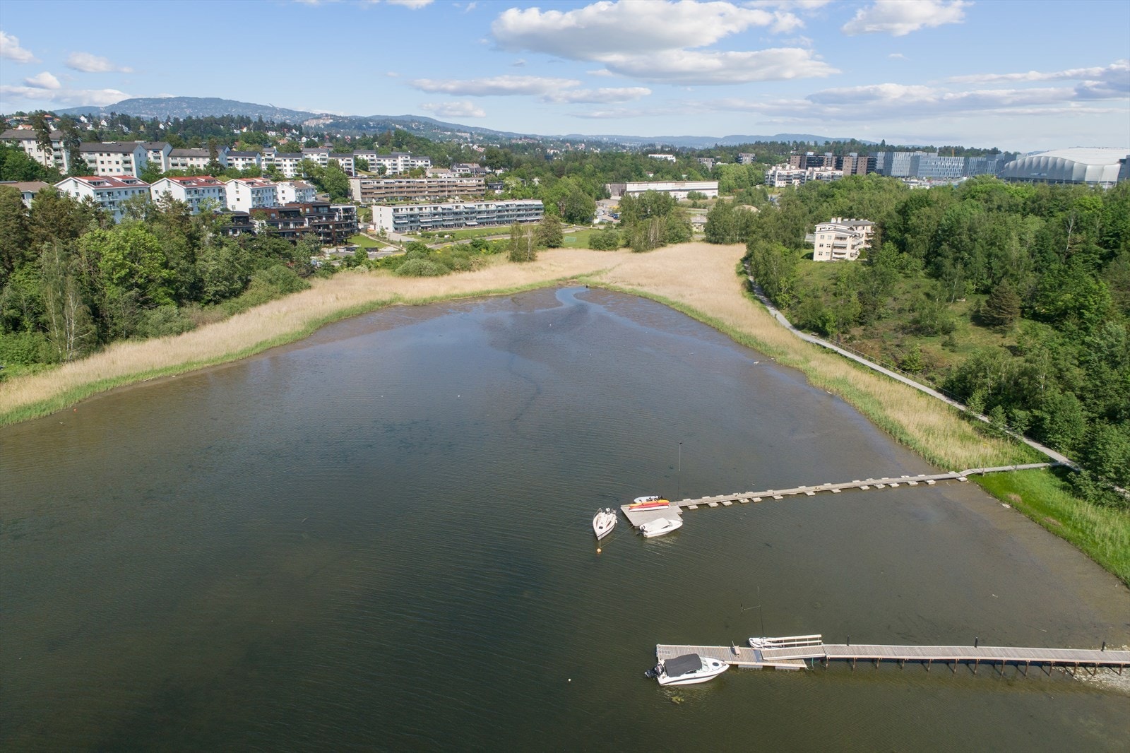 Området får snart en flott park å glede seg over som leder opp til Fornebuporten der t-banen går fra est 2029 Galleribilde