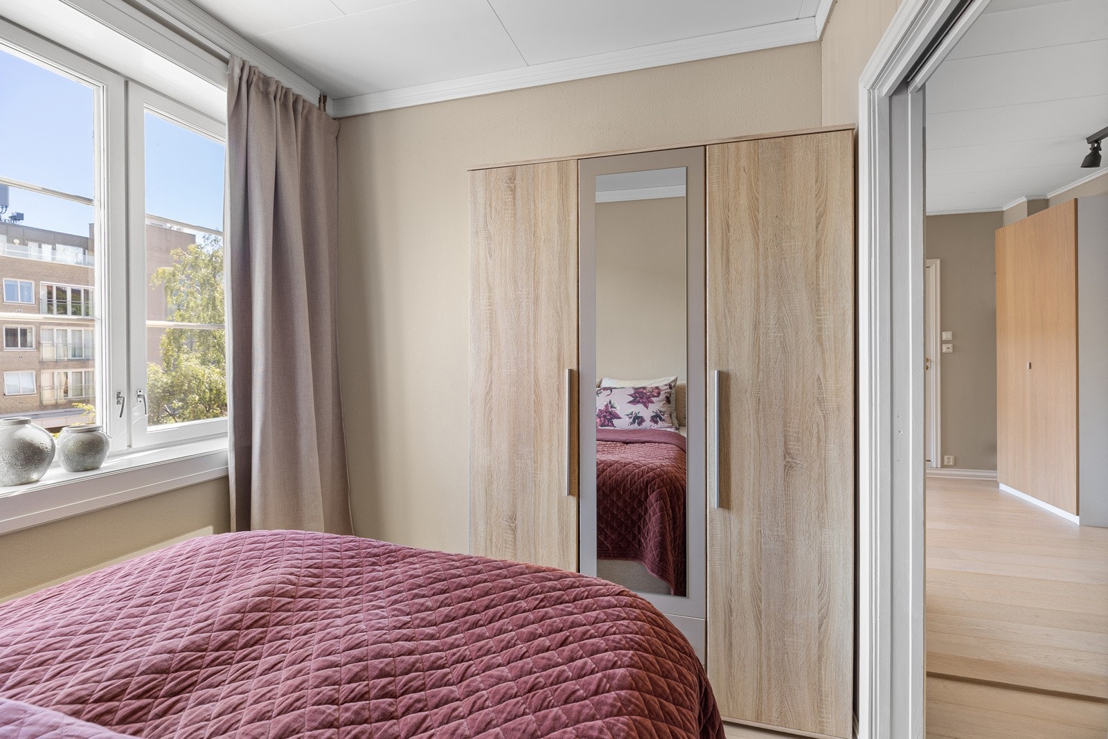 Det er plass til ytterligere lagringsplass i tre disponible boder på ca. 13 kvm til sammen Galleribilde