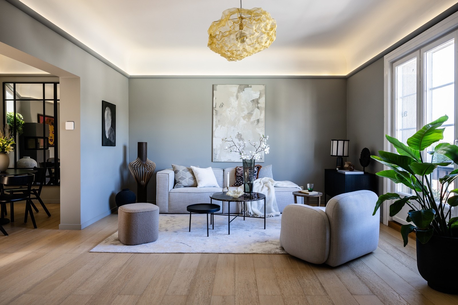 Boligen har fantastisk lysforhold, fritt utsyn og generøs takhøyde på 2,90 cm. Galleribilde