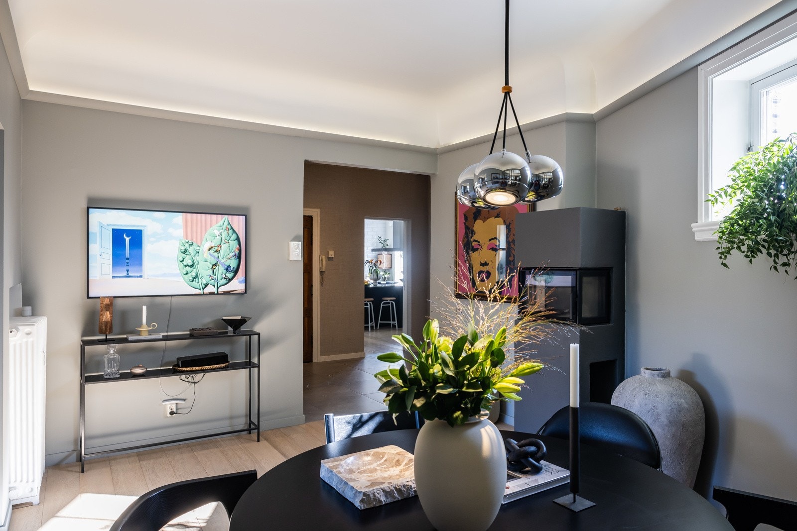 Tv løsning har nåværende eier hatt i spisestuen. Galleribilde