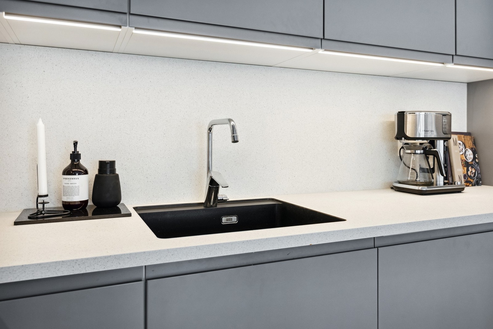 Nedfelt vask i benkeplate. Galleribilde