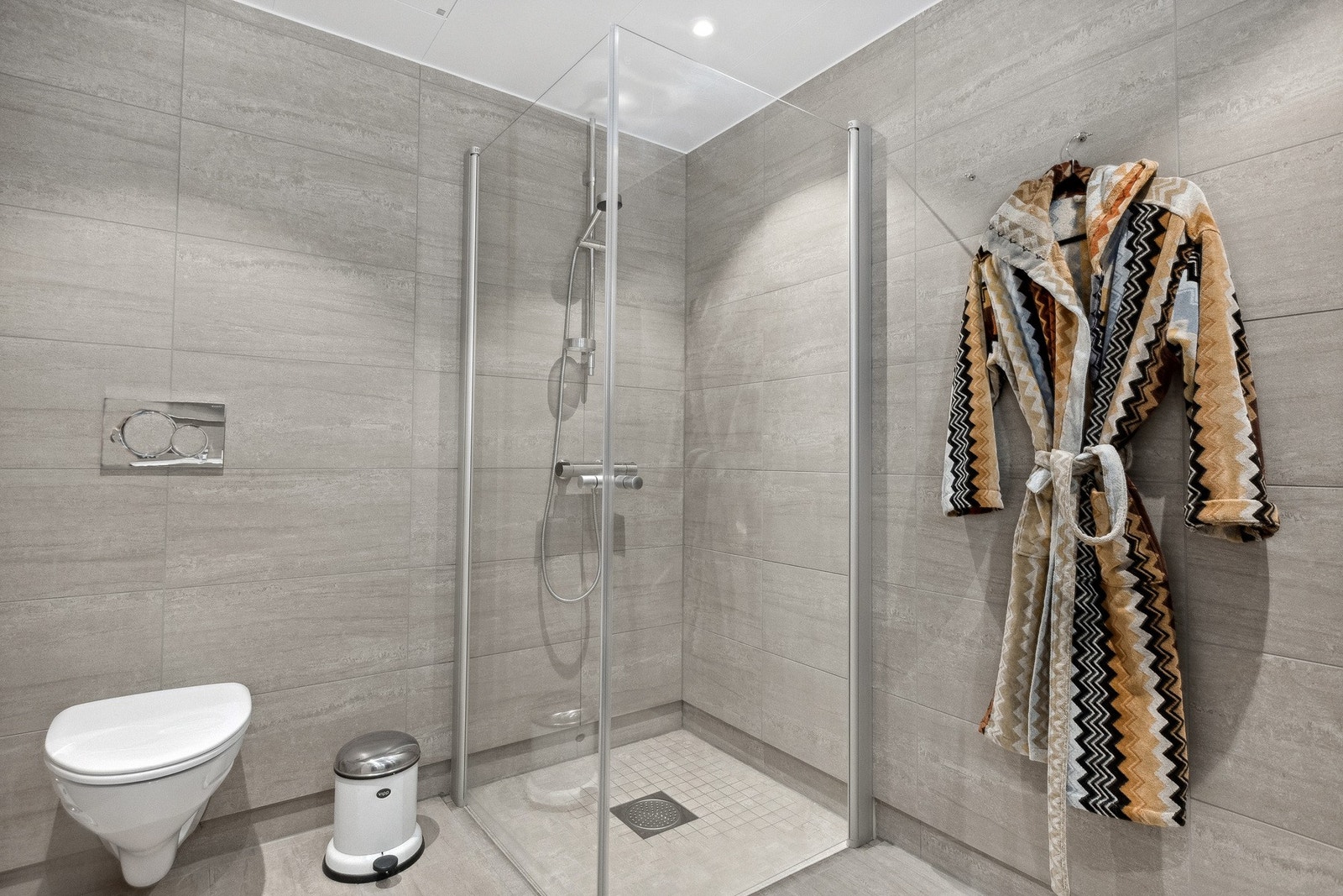 Dusjhjørne med innfellbare glassvegger. Galleribilde