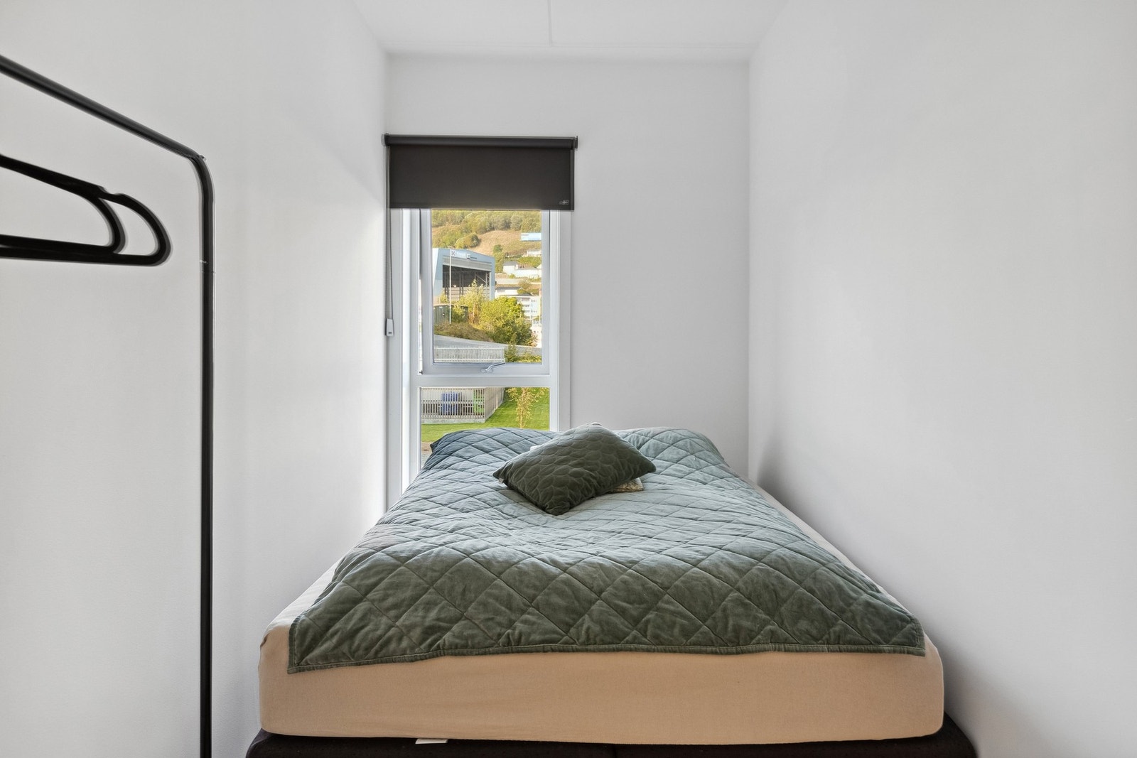 Soverom 2 med god plass for dobbeltseng. Galleribilde