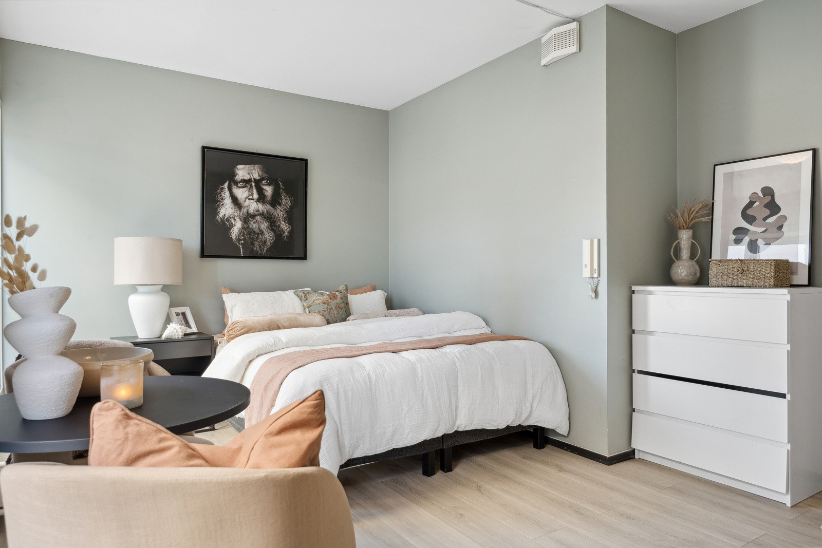 Det er også plsas til en mindre spisegruppe. Galleribilde