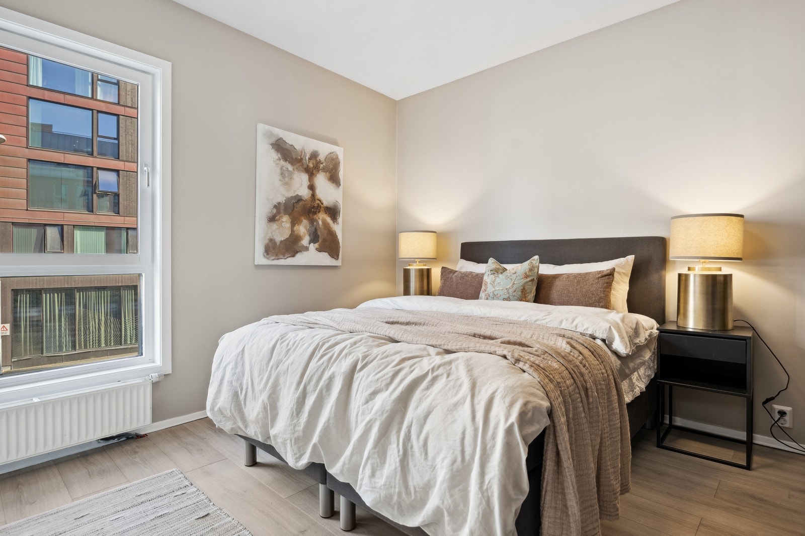 Hovedsoverom på ca. 13 kvm. med god plass til en større seng og annet møblement. Galleribilde