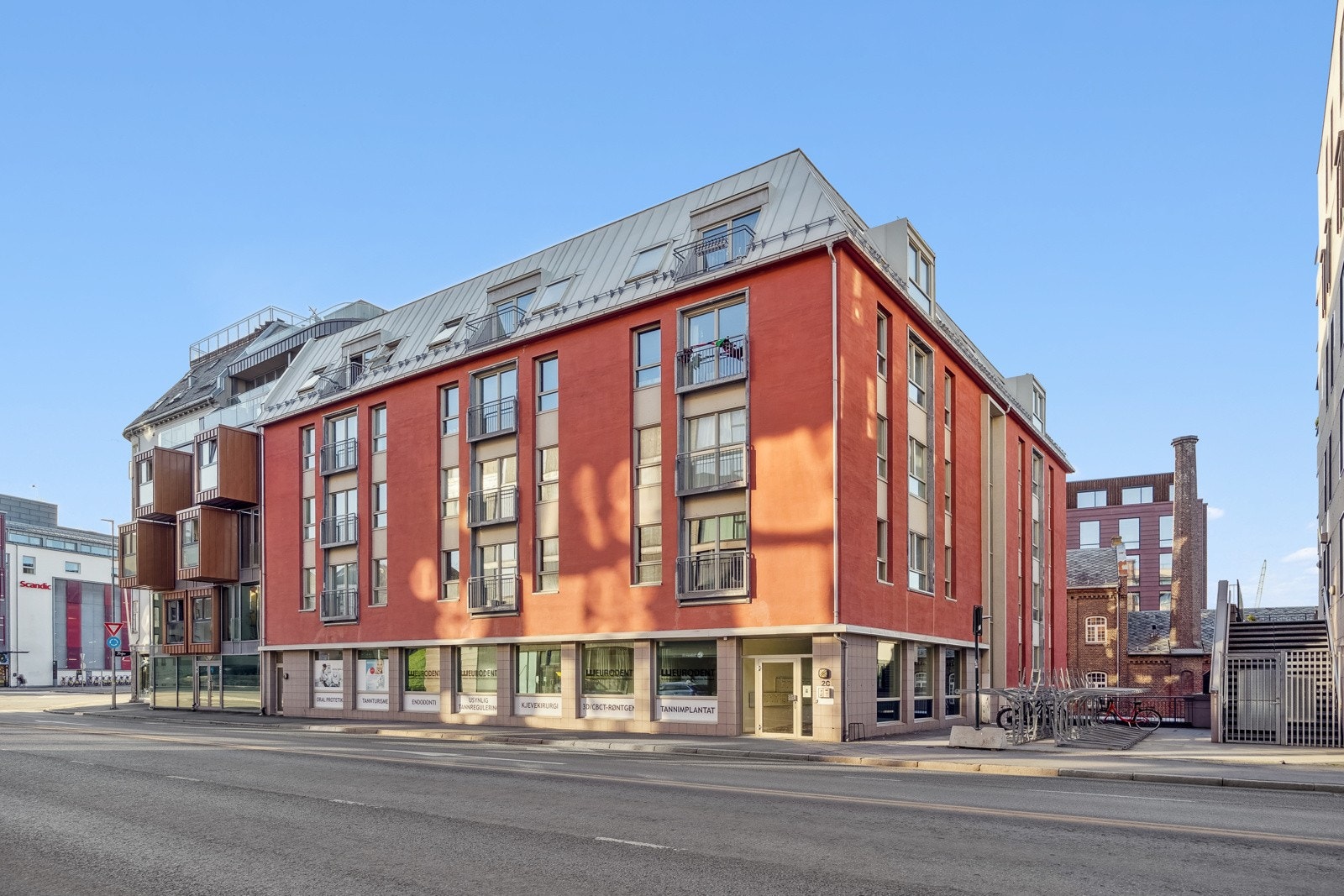 Leiligheten ligger flott til i byggets 2. etasje. Galleribilde