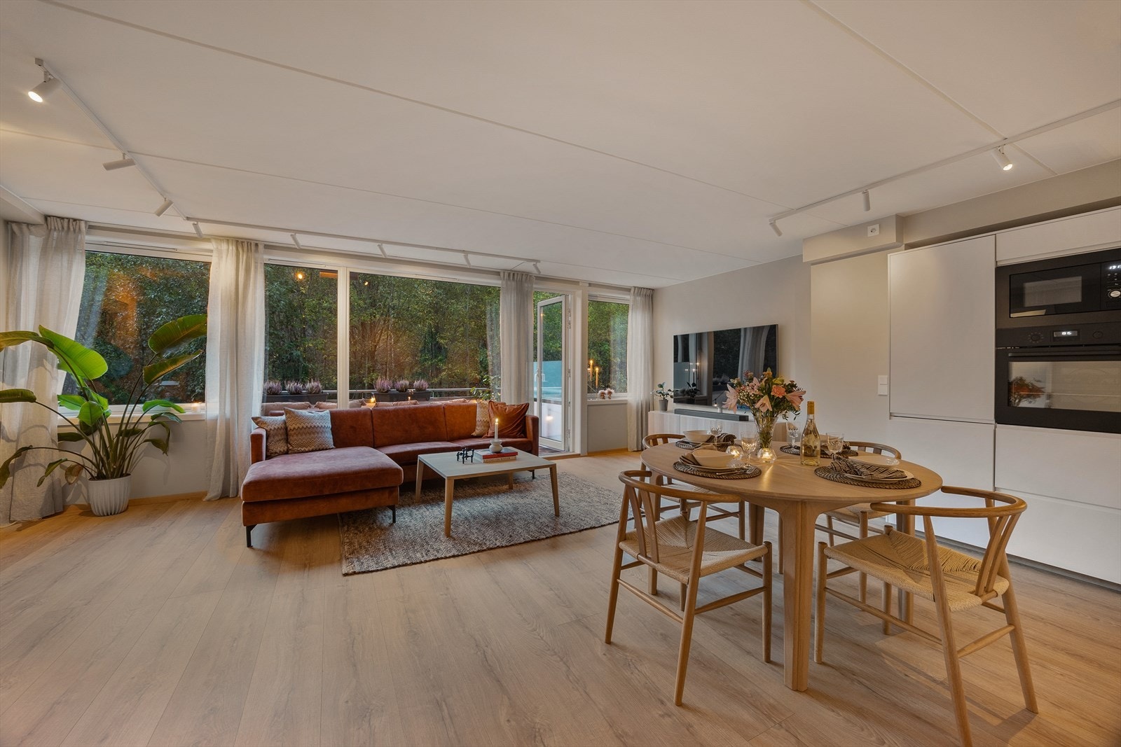 Gode møbleringsmuligheter i stuen. Galleribilde