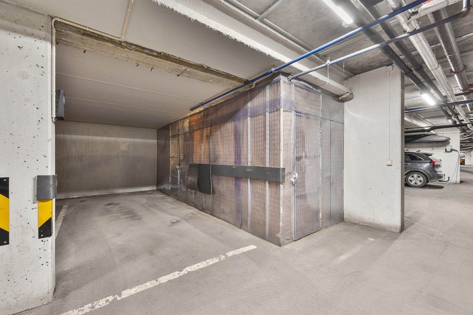 Egen parkeringsplass i lukket garasje. Galleribilde