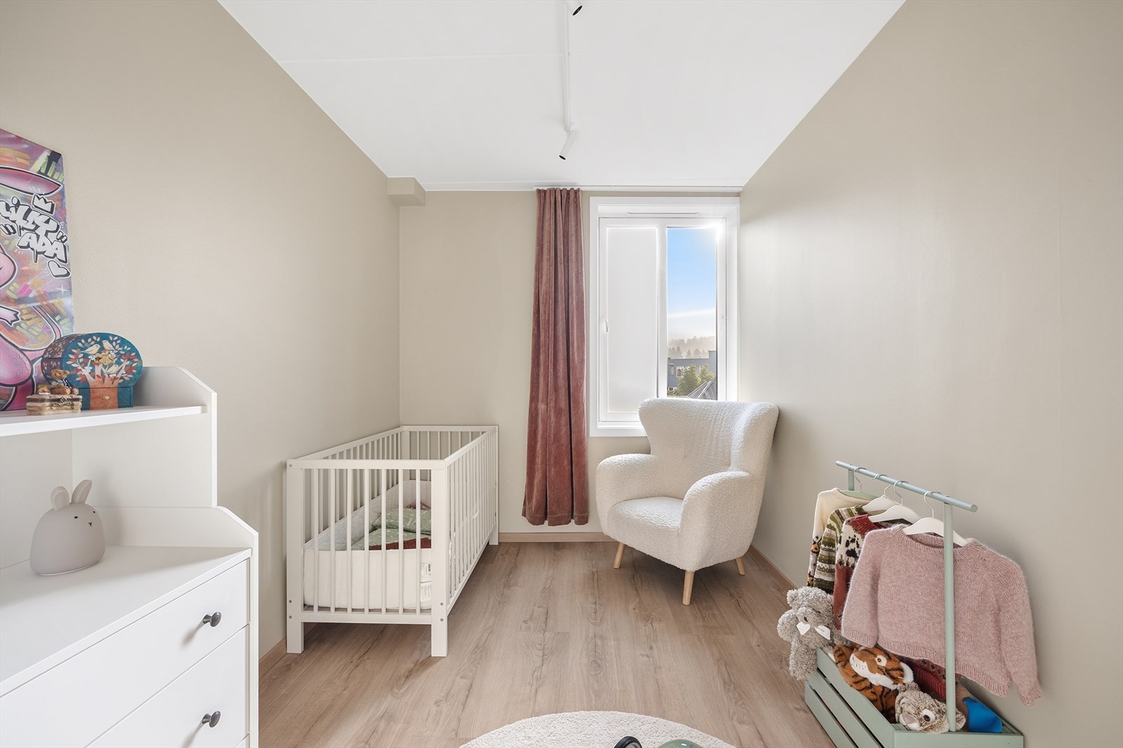 Barnerom med plass til lekeområde. Galleribilde