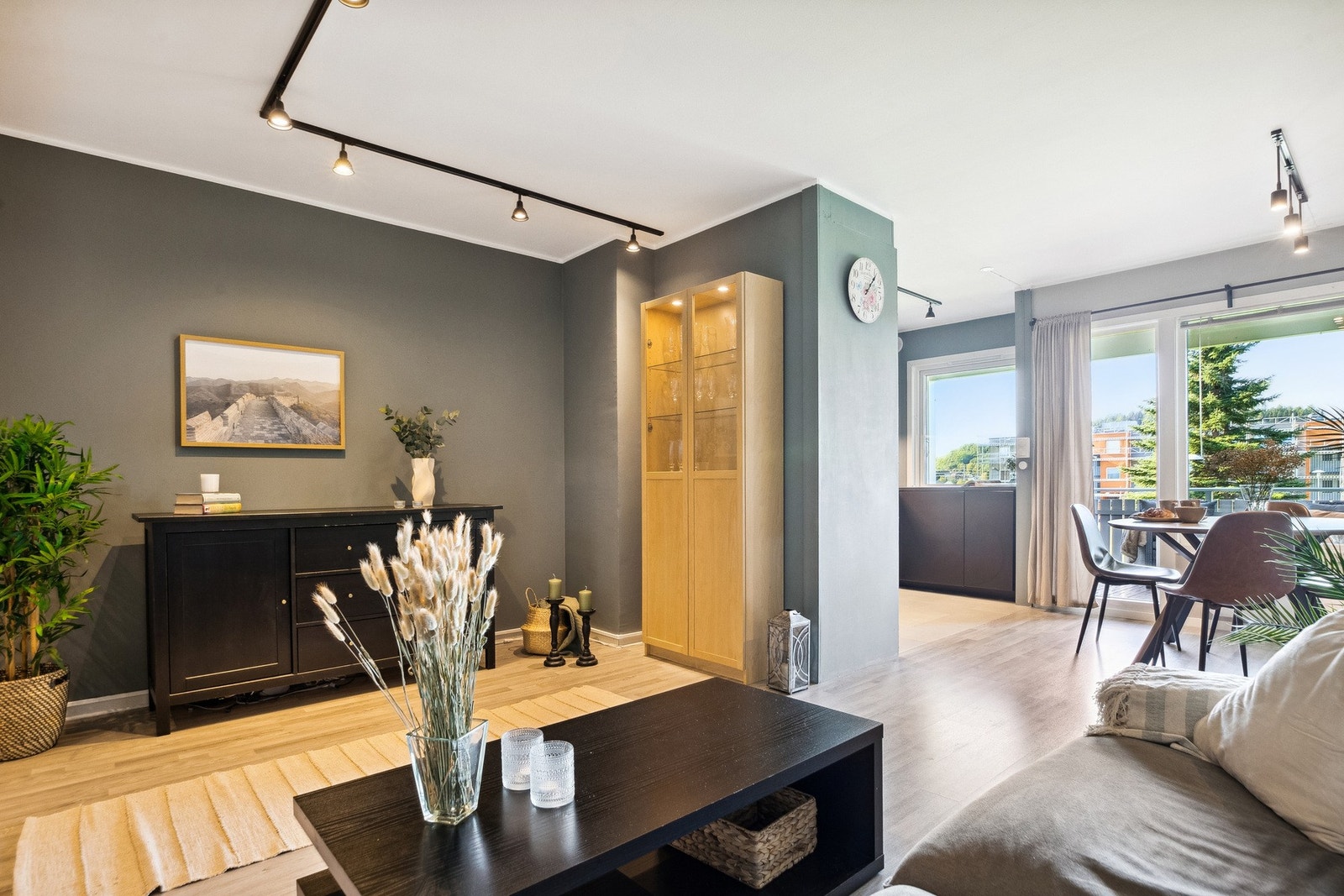 Velkommen til Vestre Hallsetvangen 4 C, presentert av EiendomsMegler 1 ved Christian Furuhaug Aa. Galleribilde