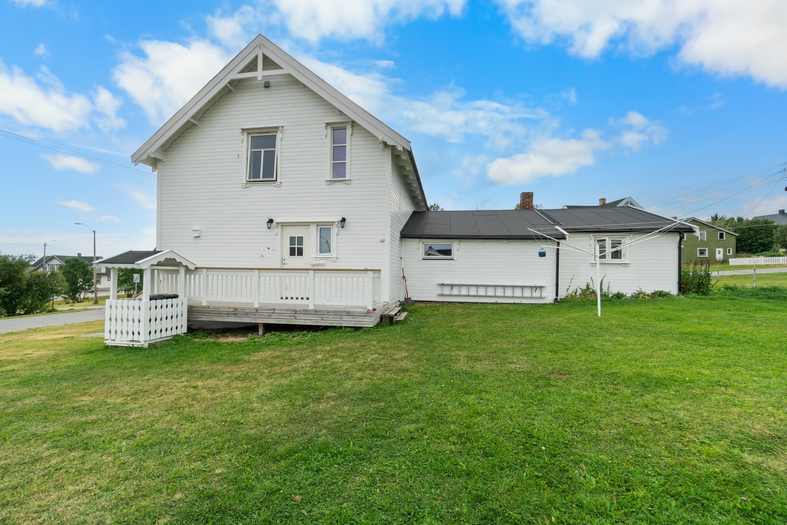 Fasade sett fra øst. Velkommen til visning! Galleribilde