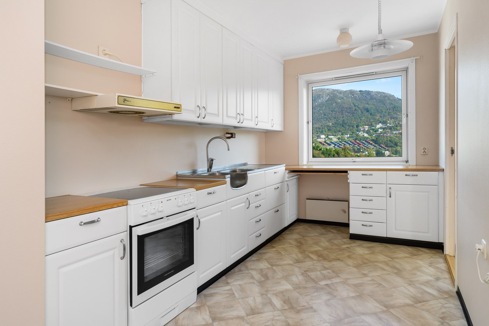 Kjøkkenet er av god størrelse. Galleribilde