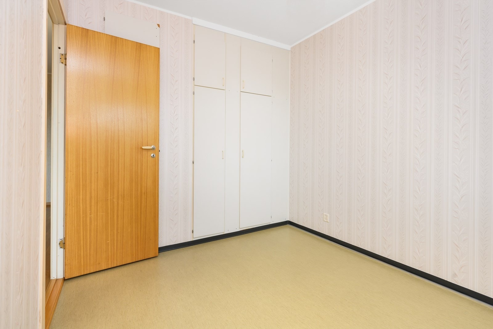 Med sin størrelse på rett i underkant av 10 kvm. får en plass til det meste. Godt med oppbevaringsplass. Galleribilde