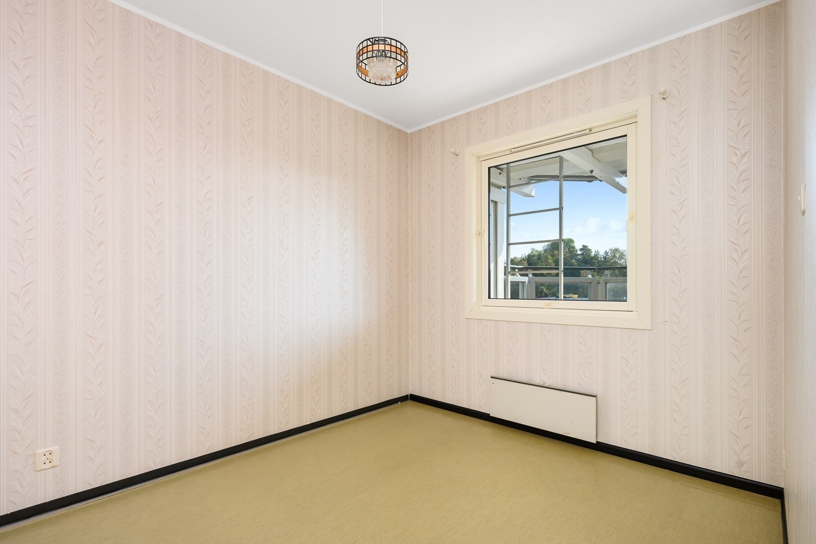 Soverom II har inngang fra stuen og er beliggende i det sørøstlige hjørnet. Galleribilde