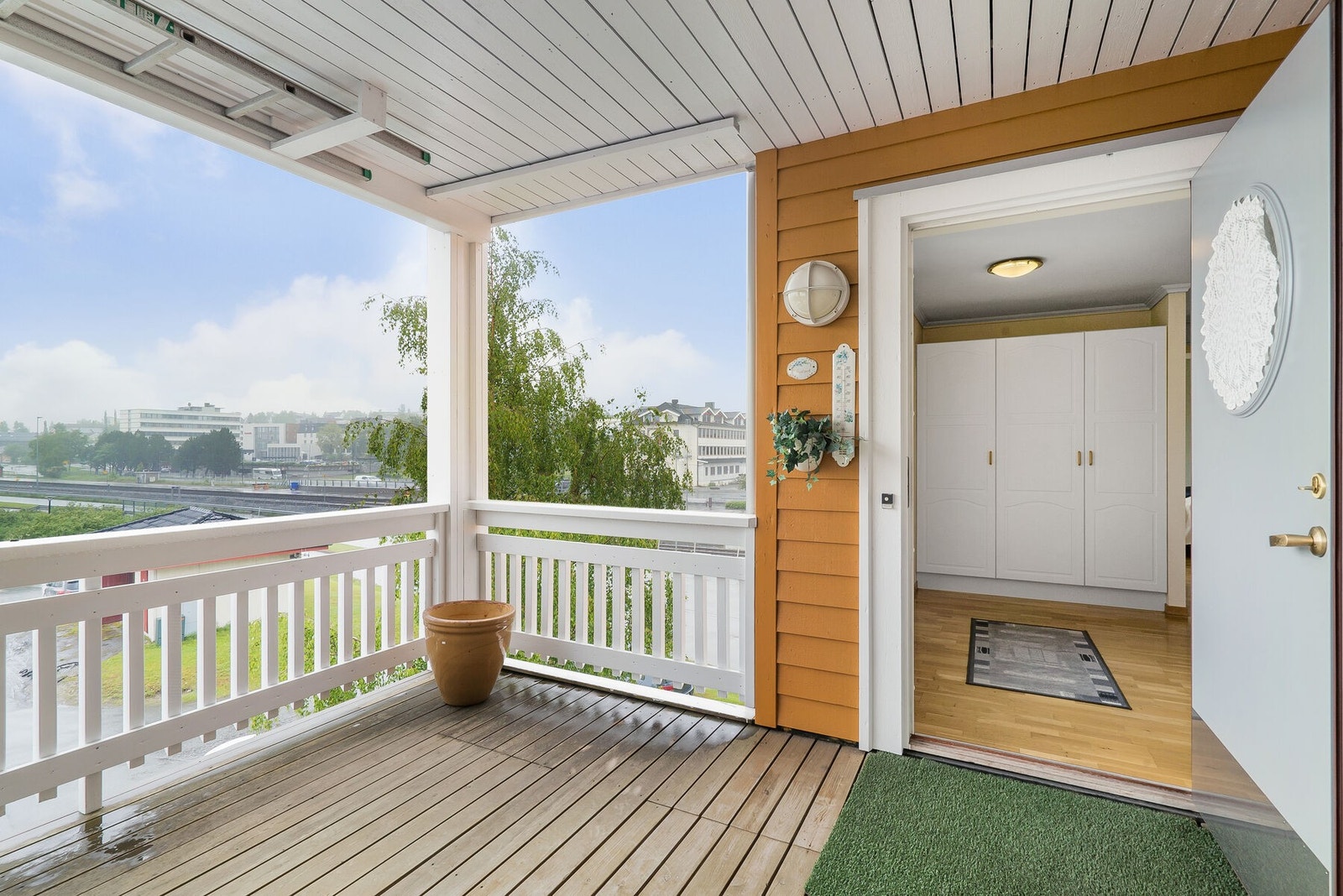 Overbygd inngangsparti i 3. etasje. Galleribilde