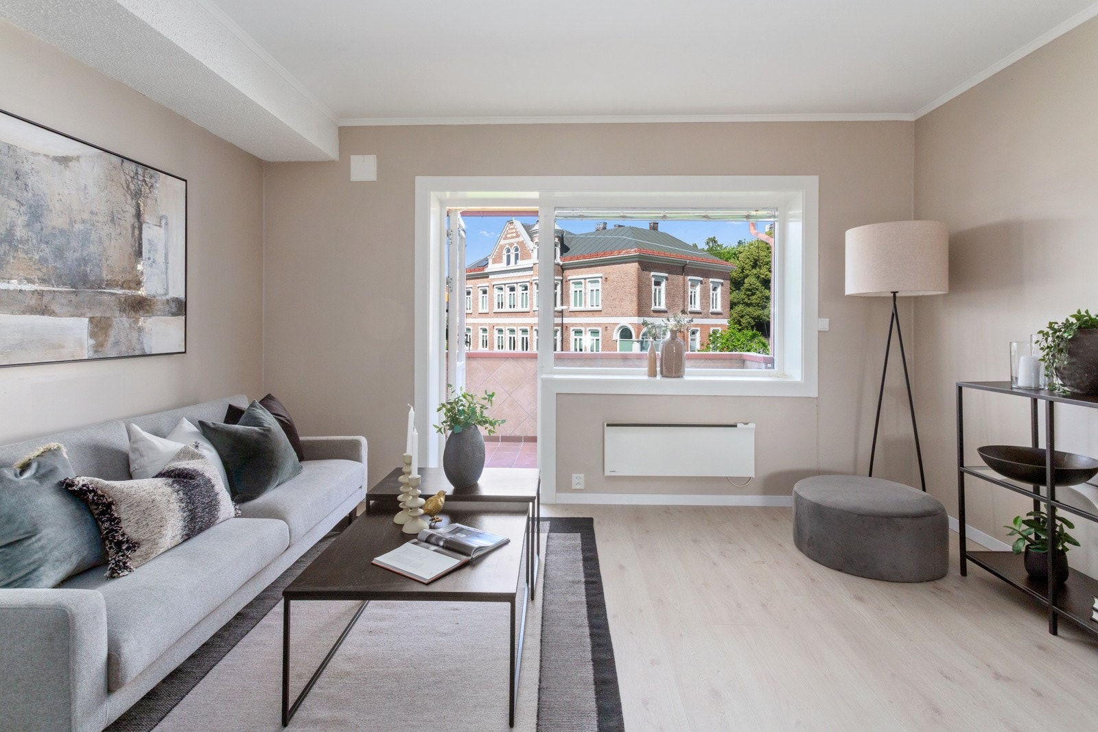 Stuen har et godt innslipp av lys. Galleribilde