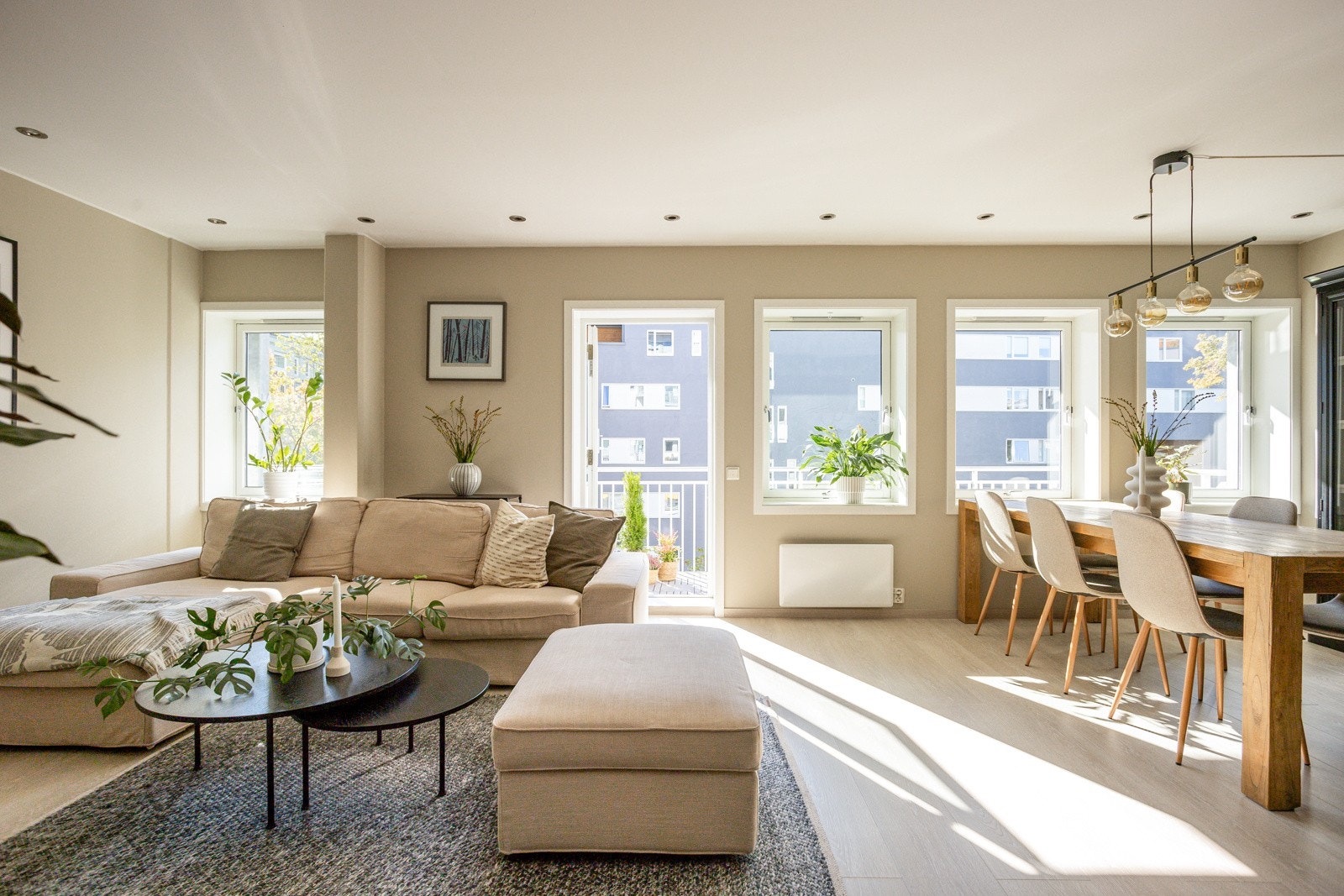 Vi har for salg en tiltalende 3-roms i nyere bygg fra 2008. Leiligheten er pent pusset opp og har i dag en moderne finish. Galleribilde