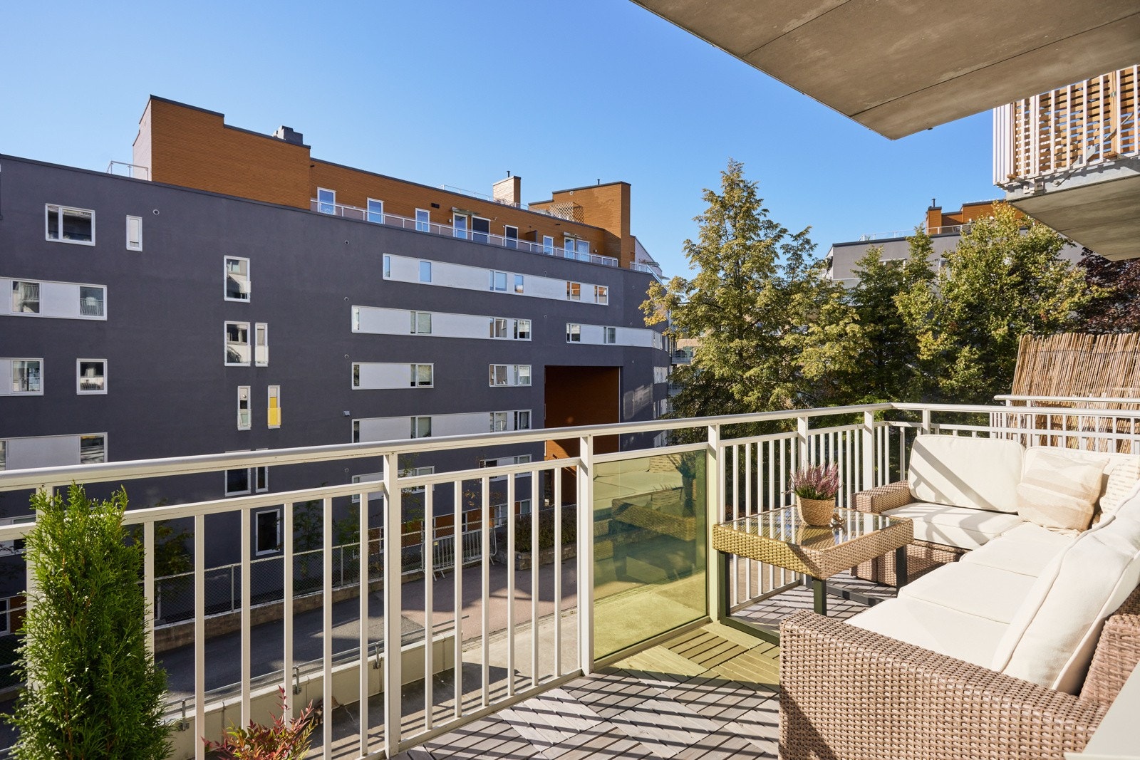 Balkongen er på hele 9 kvm med god plass til utemøblement og grill. Galleribilde