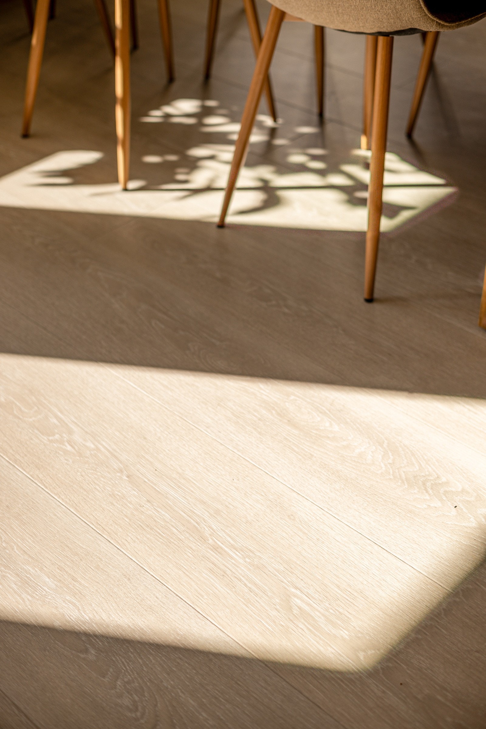 Lyst parkettgulv fra 2021 går igjen i alle rom. Galleribilde