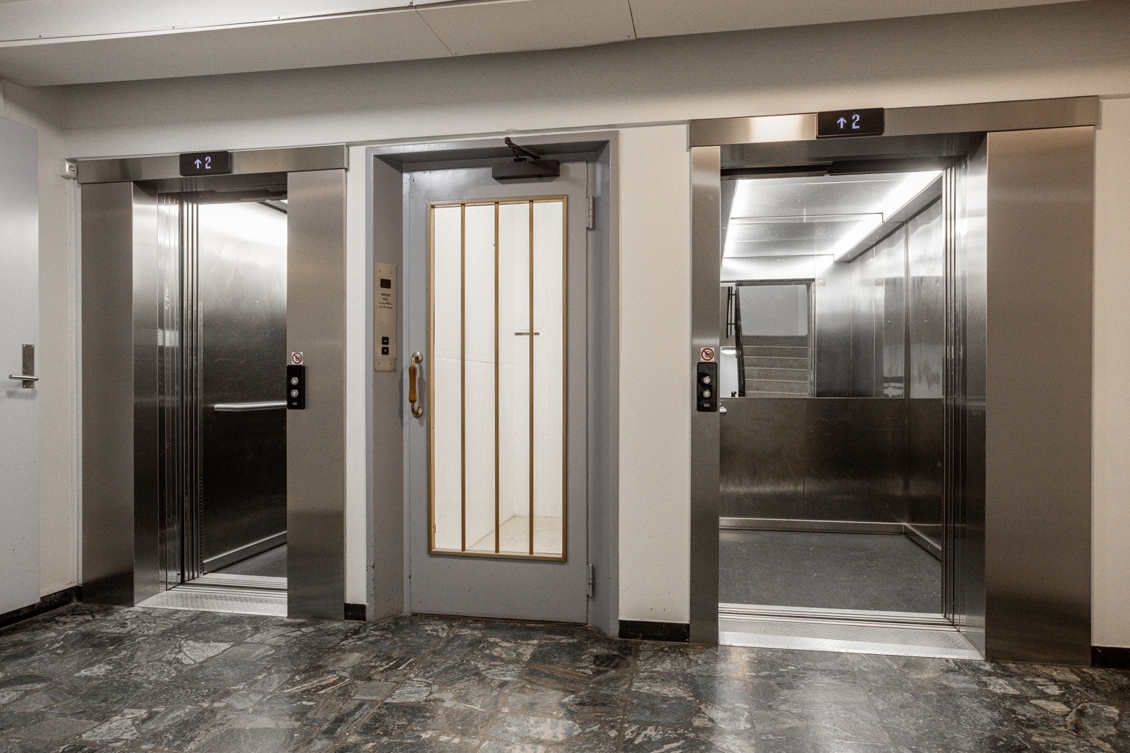 Det er trappefri adkomst til leiligheten med heis. Galleribilde