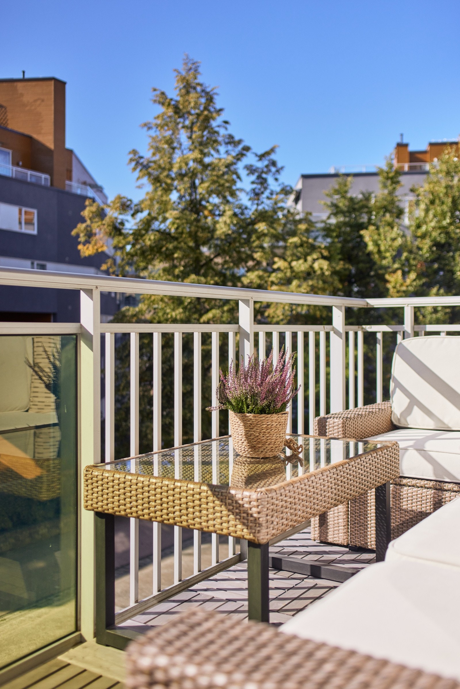 Om sommeren har man solen på balkongen fra ca. kl 11.00 - 19.30. Galleribilde