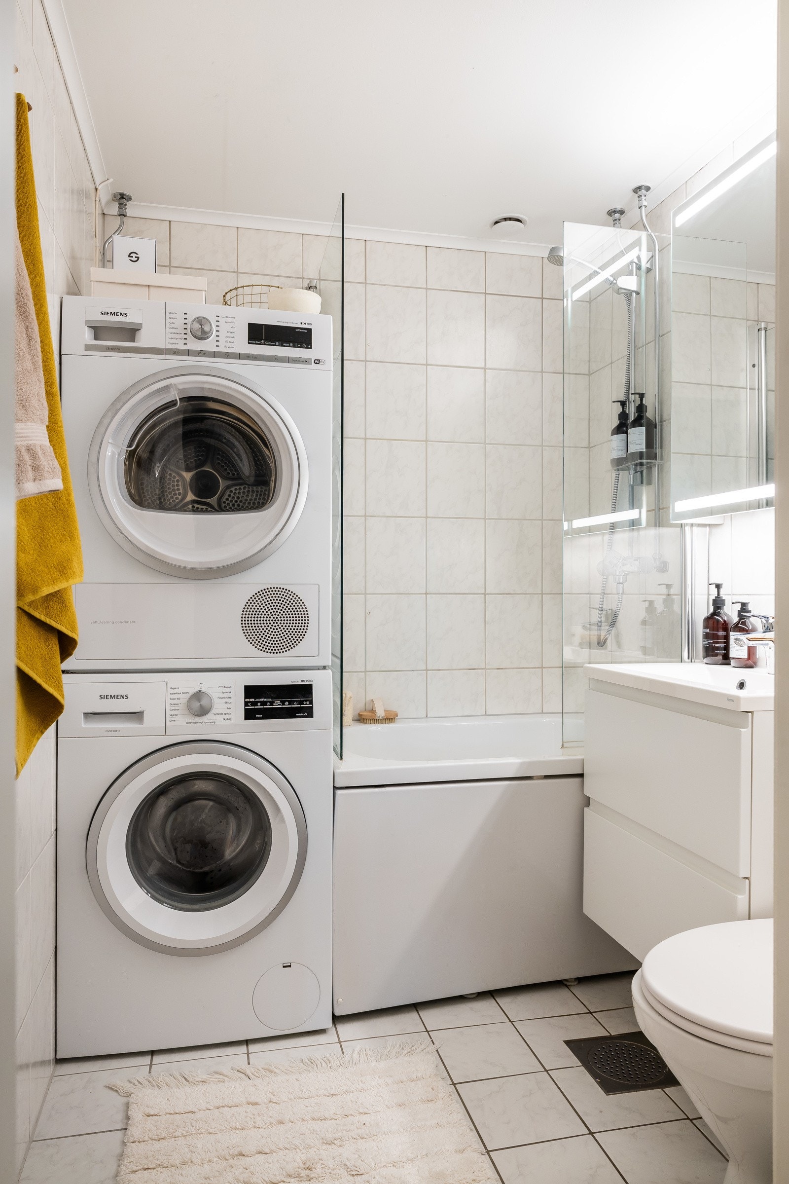 Badet ble oppgradert i regi av borettslaget i 2004/05 med bl.a. nytt sluk og membraner, elektrisk gulvvarme, fliser og sanitærutstyr m.m. Galleribilde
