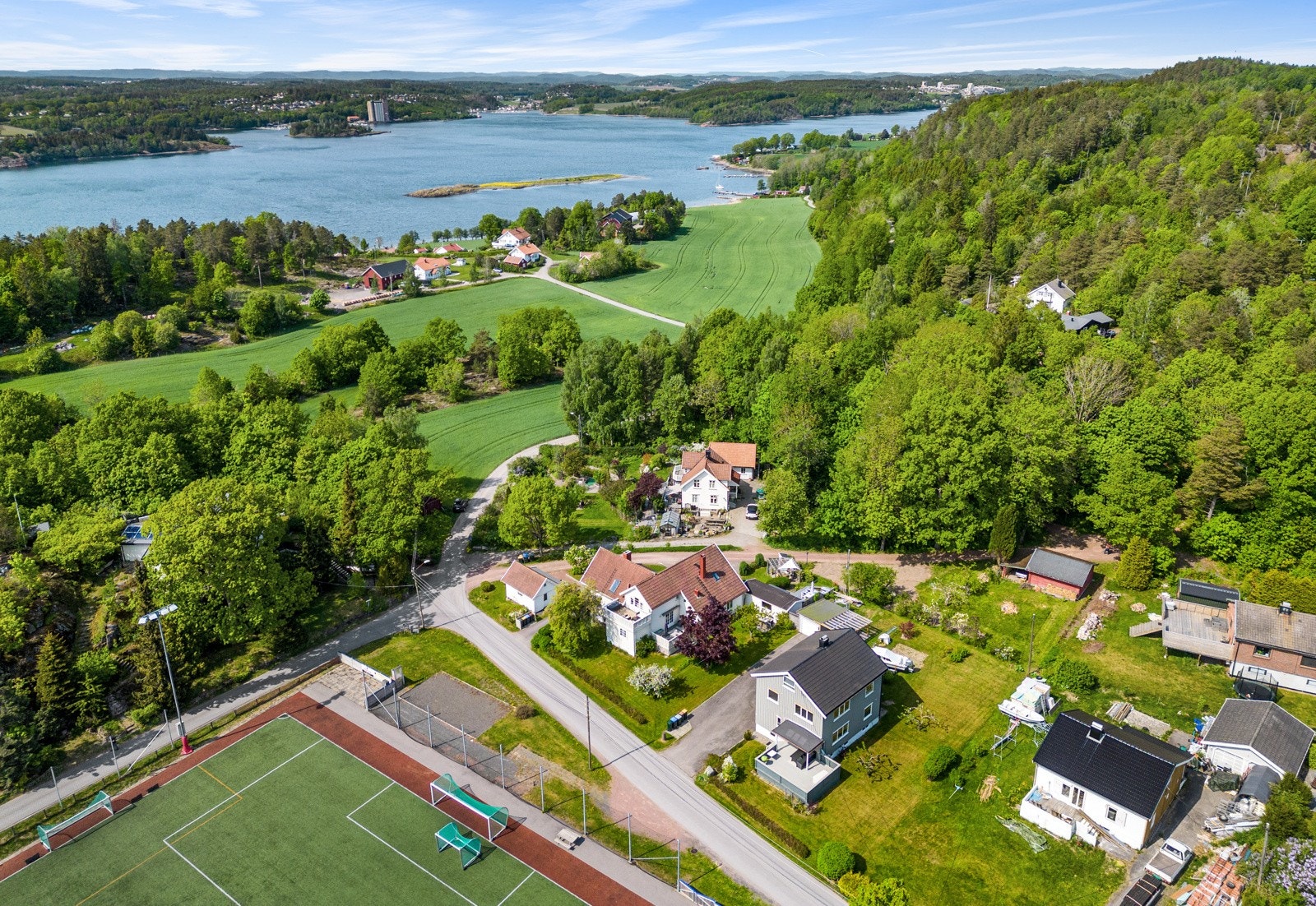 Herlige uteplasser med svært gode solforhold Galleribilde