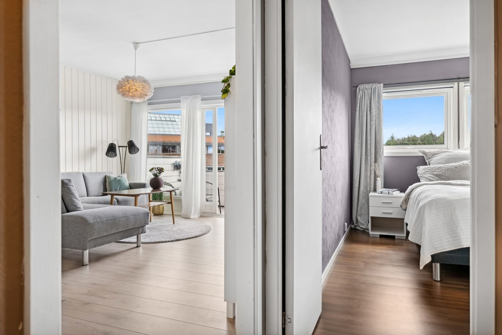 Entréen binder stue/kjøkken og soverom sammen Galleribilde