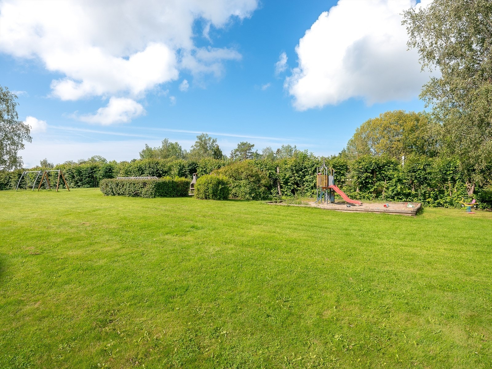 Lekeplass i nærheten, ideelt for barnefamilier Galleribilde