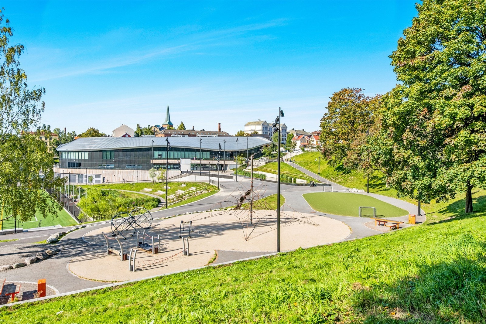 Nye Jordal Amfi er ikke mange minutters gange fra boligen Galleribilde