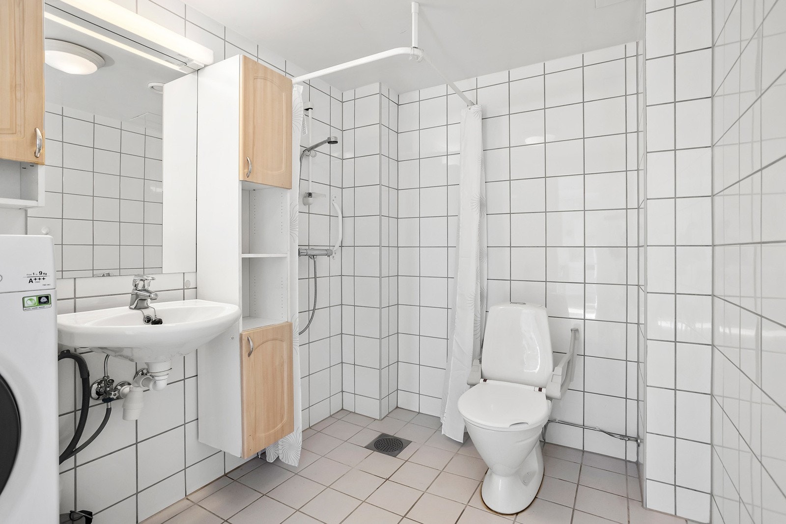 Badet kan enkelt tilpasses rullestol/rullator Galleribilde