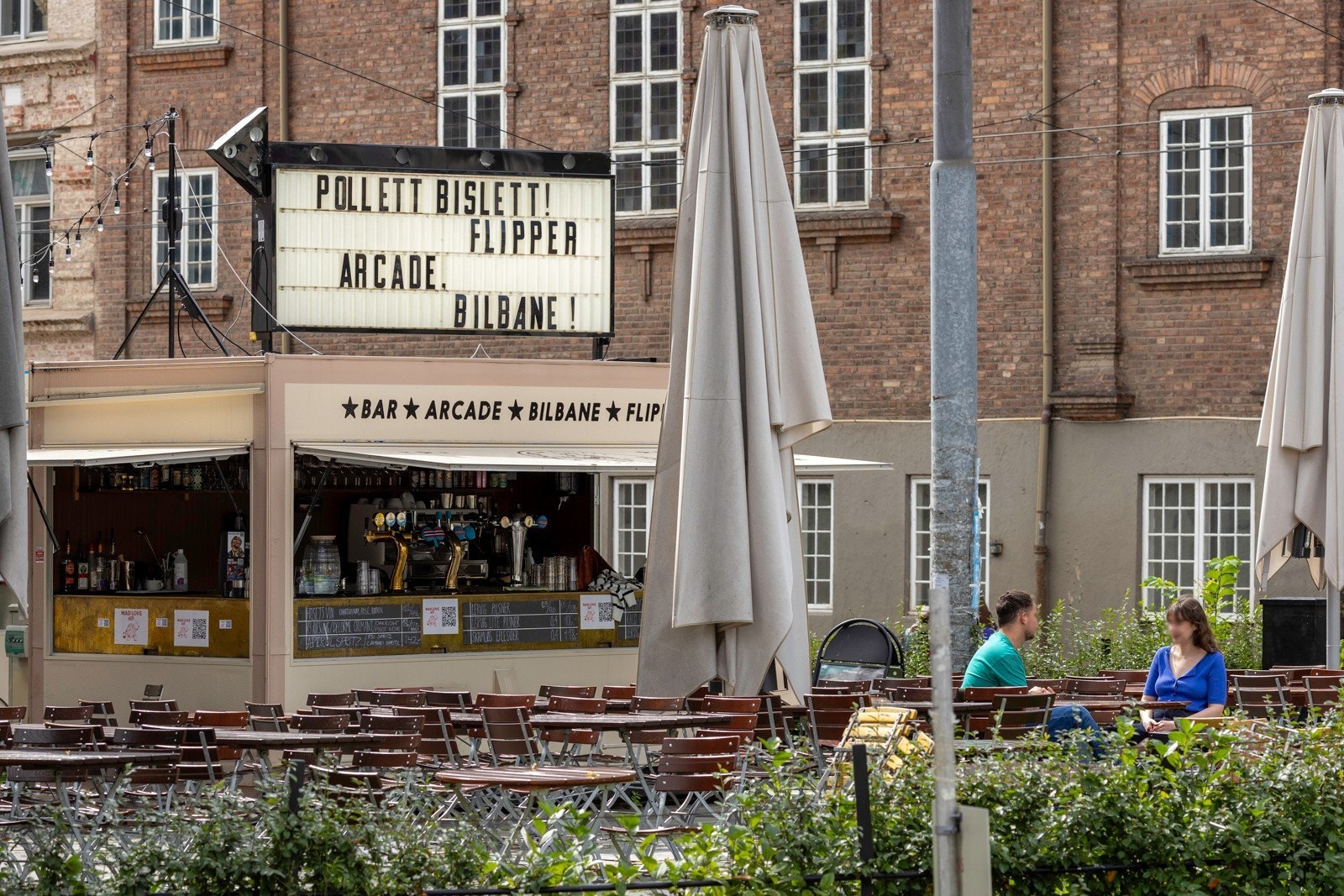 Kort vei til flere serveringssteder og servicetilbud, samt godt kollektivtilbud. Galleribilde