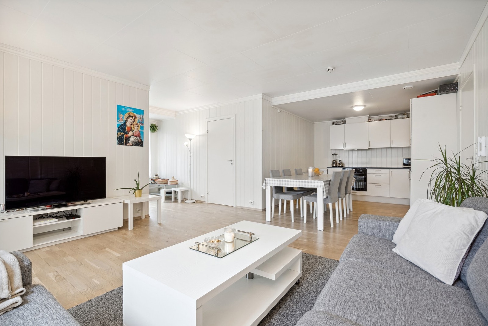 Lys og romslig stue på hele 27,5 kvm. Galleribilde