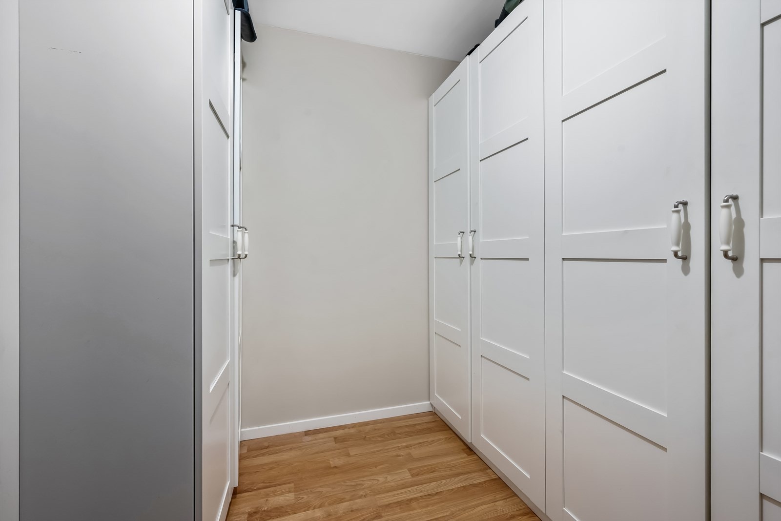 Det er ellers godt med oppbevaringsplass i flere boder og i inngangspartiet. Galleribilde