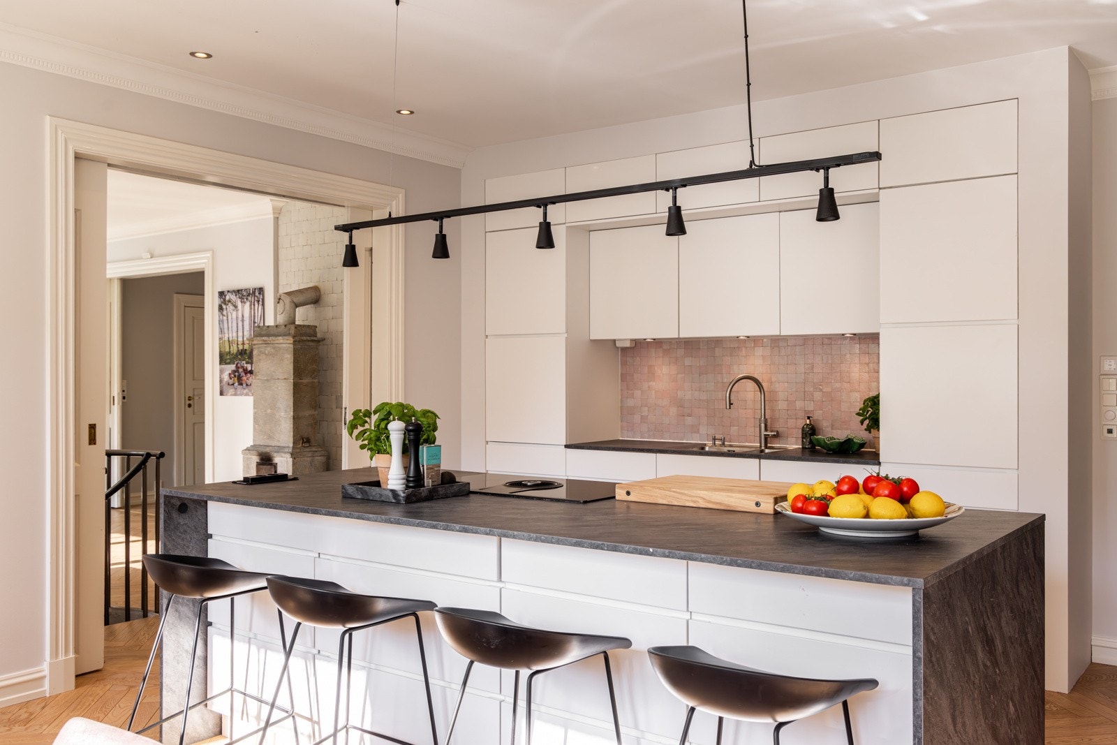 Kjøkkenøy med barløsning. Galleribilde