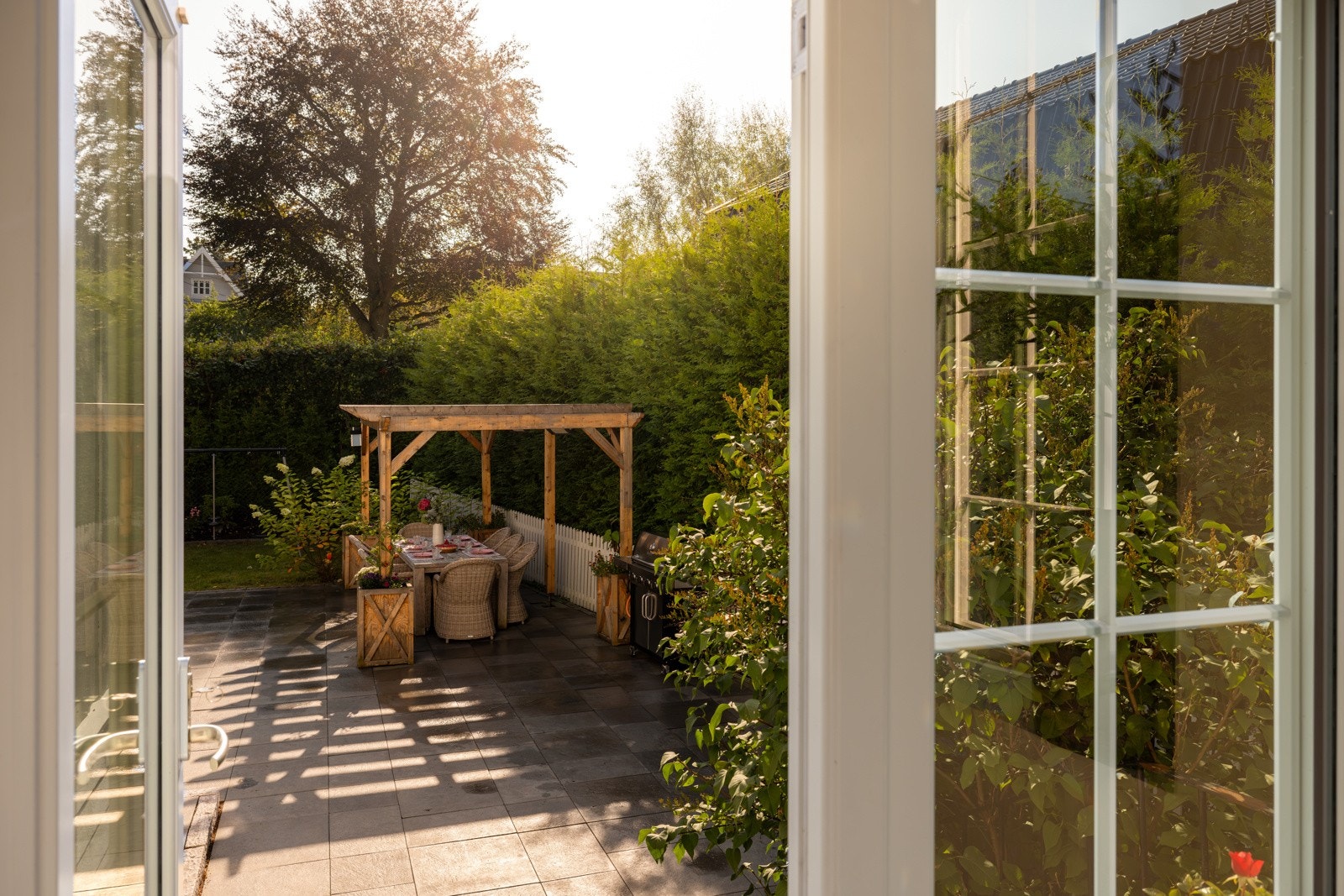 Utgang til hagen. Galleribilde